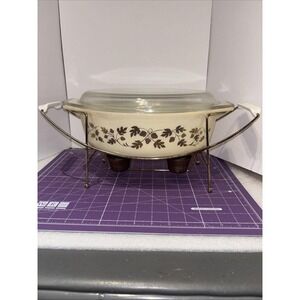 Pyrex Golden Acorn 2.5 Q Oval Casserole, 045 & Clear Lid W/ heating stand